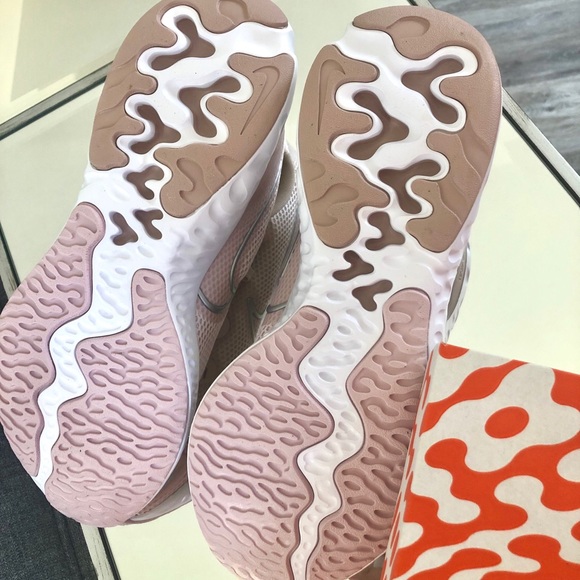 NWT Nike Renew Run sneakers - Picture 3 of 4